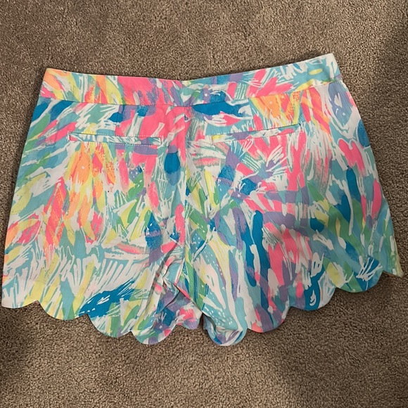 Beautiful Size 2, 5" inseam Lily Pulitzer Buttercup shorts, fantastic condition - Picture 2 of 3